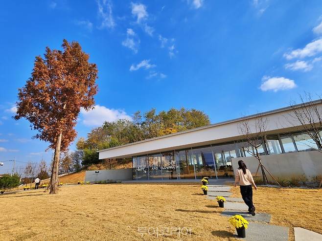 황등석산 제1전망대 외부 풍경