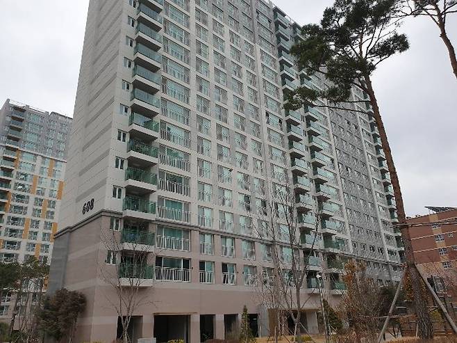진주혁신도시 충무공동에 위치한 '진주혁신중흥S클래스더퍼스트'. 최근 전용 113㎡ 실거래가가 10억원을 돌파했다. 지지옥션.