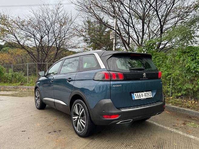 푸조 5008 후측면 ⓒ데일리안 편은지 기자