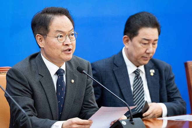 허영 더불어민주당 원내정책수석부대표가 20일 서울 여의도 국회에서 열린 정책조정회의에서 모두 발언을 하고 있다. 2025.11.20/뉴스1