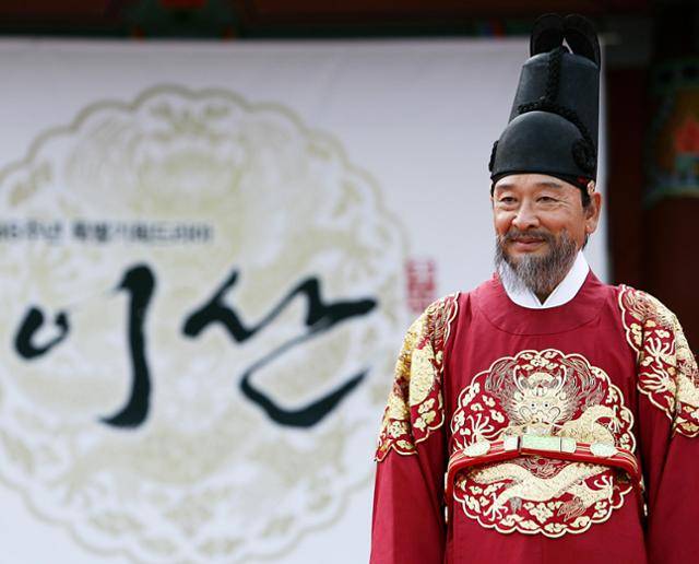 MBC 창사 46주년 특별기획 드라마 '이산'에서 사도세자의 아버지이며 정조의 할아버지인 영조 임금 역을 맡은 이순재. 연합뉴스