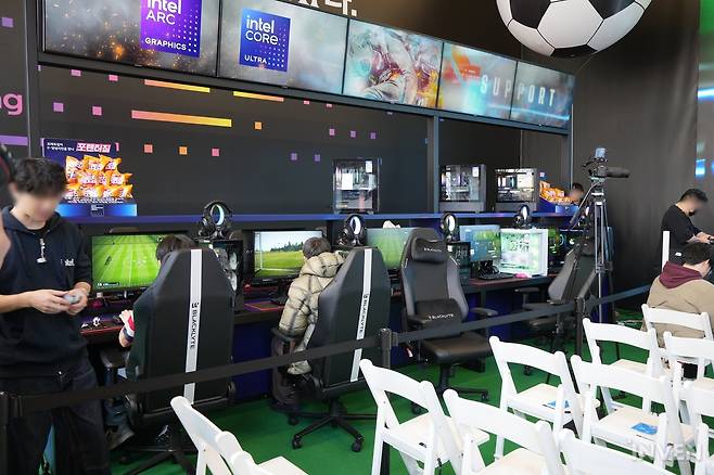 ▲ PC방 아니고요, 훈련 중입니다. FC 온라인을 배울 수 있는 '트레이닝 존'입니다