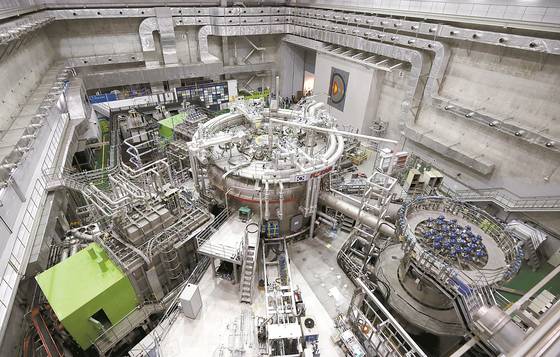 지난해 7월 22일 대전 유성구 한국핵융합에너지연구원 특수실험동 내 인공태양 'KSTAR' 모습. 뉴스1