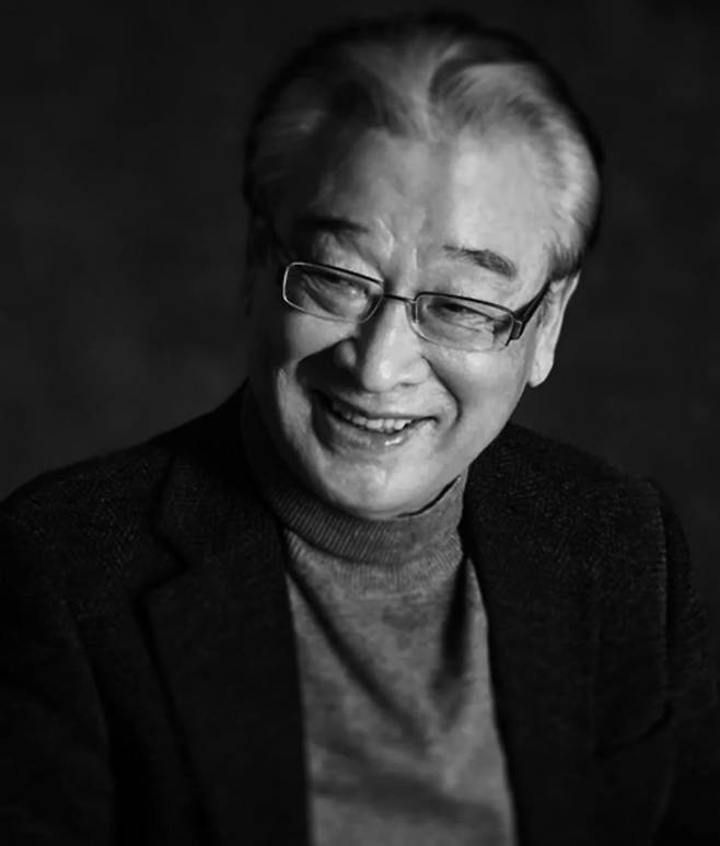 25일 새벽 별세한 배우 이순재. 그는 작년 KBS 연기대상에서 대상을 받은 뒤 “여러분께 평생 동안 신세 많이 졌습니다. 정말 감사합니다”라고 밝혔다.