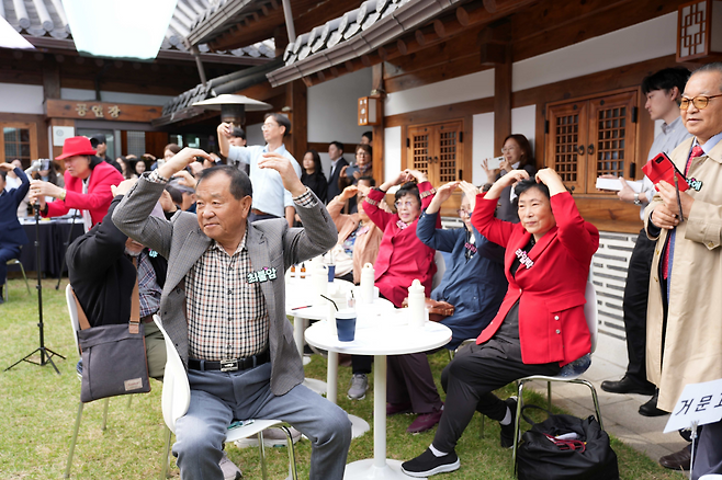 The third annual "Jongno Good Life Challenge" was held on Oct. 21 at Seoul Donhwamun Traditional Theater in central Seoul. (Jongno-gu Office)