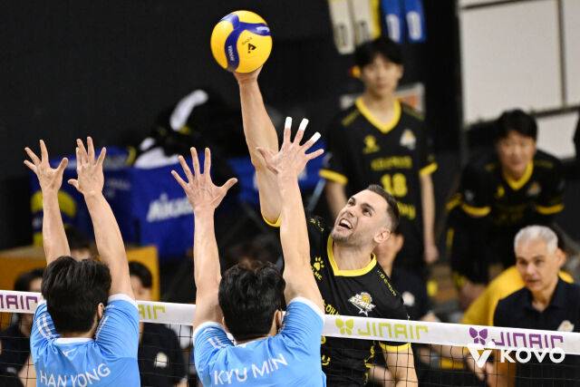 지난 10월 26일 1라운드 맞대결에서는 KB손해보험이 웃었다./KOVO