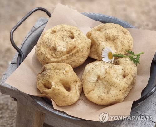 춘천 감자빵 [연합뉴스 자료사진]