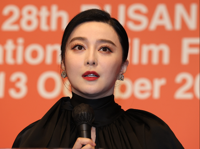 부산국제영화제(BIFF) 개막 두 번째 날인 5일 오후 부산 해운대구 KNN시어터에서 열린 영화 ‘녹야’ 기자회견에서 배우 판빙빙이 질문에 답하고 있다. 2023.10.5 연합뉴스