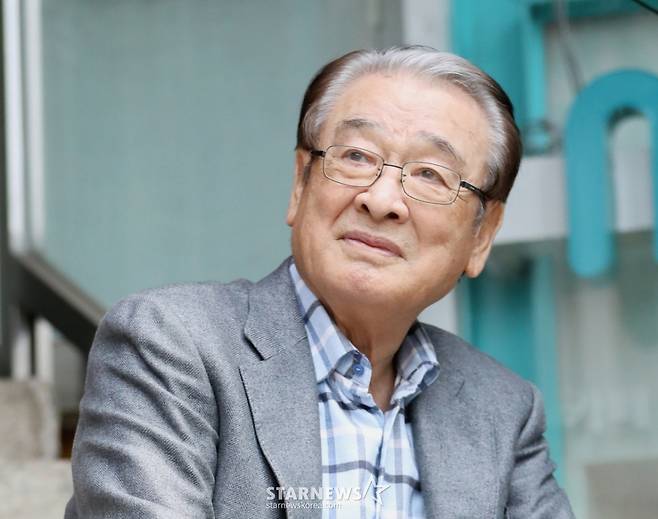 (서울=뉴스1) = 70년간 연기 인생을 이어오며 세대를 넘어 사랑받은 배우 이순재가 25일 새벽 91세 일기로 별세했다.   지난해부터 건강이 약해진 그는 병원 치료를 받으며 복귀에 힘썼지만 결국 유명을 달리했다. (뉴스1 DB) 2025.11.25/뉴스1  Copyright (C) 뉴스1. All rights reserved. 무단 전재 및 재배포,  AI학습 이용 금지. /사진=(서울=뉴스1)