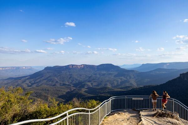 웅장한 사암 절벽과 깊은 계곡, 신비로운 유칼립투스 숲으로 이루어진 블루마운틴 /&nbsp;뉴사우스웨일즈주관광청&nbsp;