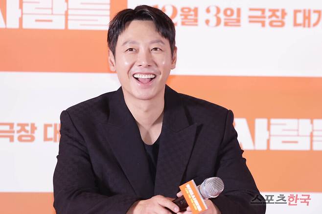 영화 '윗집 사람들' 언론시사회에 참석한 배우 김동욱. 25.11.25 ⓒ이혜영 기자 lhy@hankooki.com