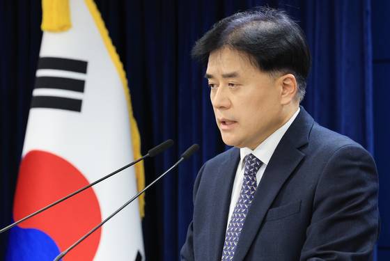 박용수 인사혁신처 차장이 25일 국가공무원법 개정안 입법 예고 브리핑을 하고 있다. [뉴스1]