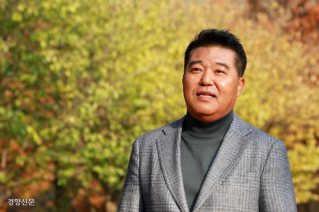 박태현 SM C&C 대표가 지난 20일 서울 성수동 서울숲에서 경향신문과 인터뷰하고 있다. 정지윤 선임기자