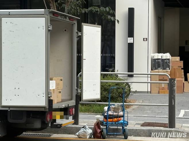 서울 시내 한 택배차량 모습. 이다빈 기자