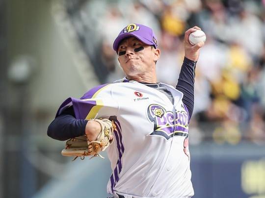 두산 고효준의 불혹투!. 사진[연합뉴스]