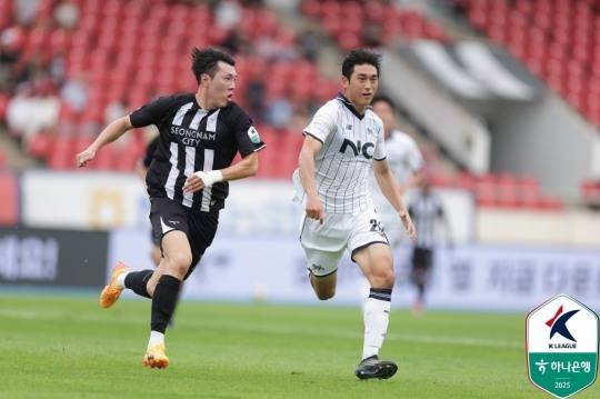 성남과 이랜드의 경기 장면. 사진[연합뉴스]