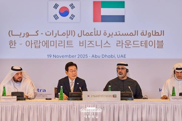 ▲ 한국-UAE 비즈니스 라운드 테이블에 참석한 이재명 대통령. 사진=대통령실
