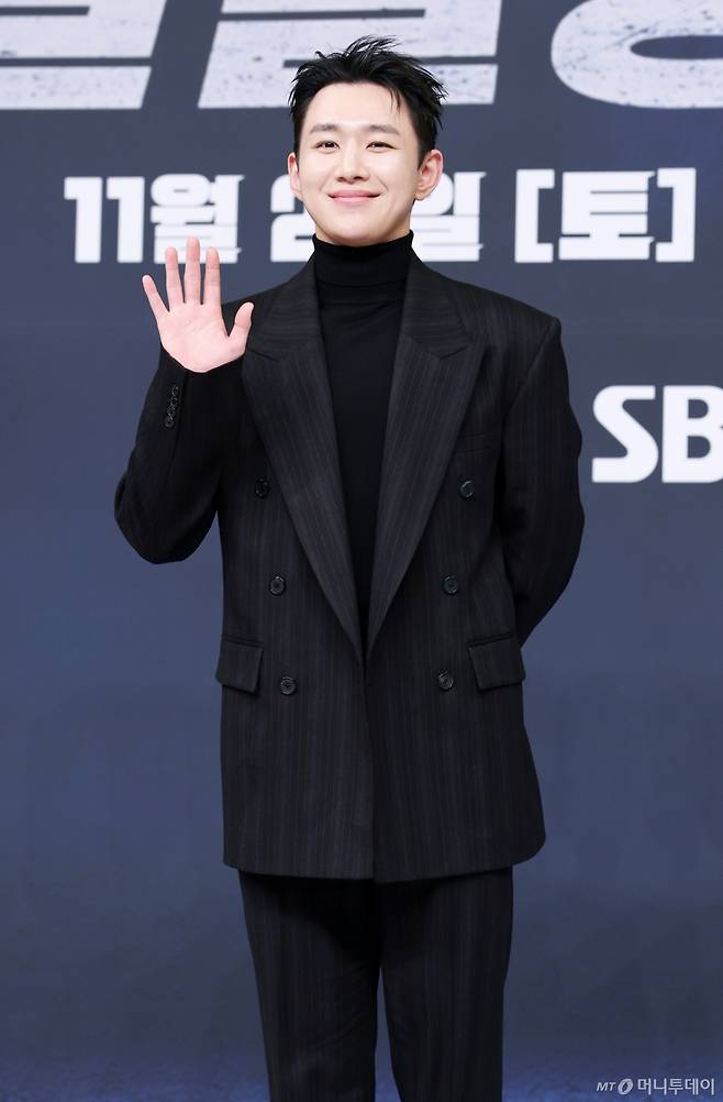 배우 오승훈이 26일 서울 양천구 목동 SBS에서 진행된 예능 '열혈농구단' 제작발표회에 참석해 포즈를 취하고 있다. /사진=김휘선 hwijpg@