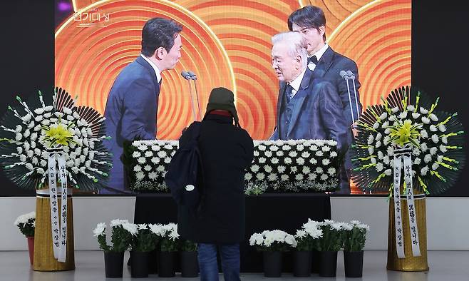 현역 ‘최고령 배우’로 활동해온 故 이순재 추모 공간. [연합]