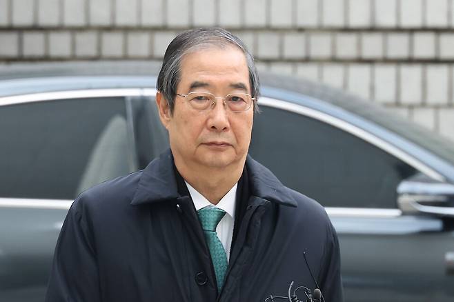 내란 우두머리 방조 혐의를 받는 한덕수 전 국무총리가 11월26일 서울중앙지법에서 열린 1심 결심 공판에 출석하고 있다. ⓒ 연합뉴스