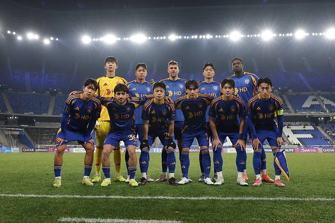 울산 선수들이 26일 울산문수경기장에서 열린 부리람과 홈경기에 앞서 기념촬영을 하고 있다. 사진제공｜한국프로축구연맹