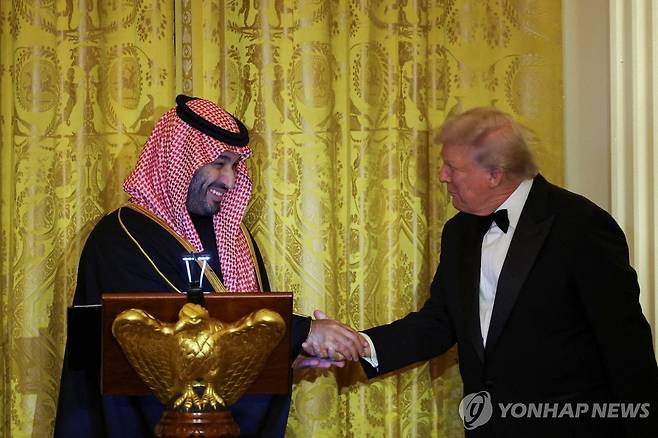 도널드 트럼프 미국 대통령(우측)과 무함마드 빈 살만 사우디아라비아 왕세자(좌측) [로이터 연합뉴스 자료사진]