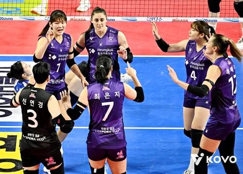 득점 후 기뻐하는 흥국생명 선수들 [한국배구연맹 제공. 재판매 및 DB 금지]