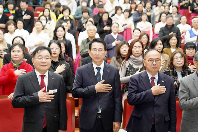 서산문화원, 2025년 지역문화학교 수료식 및 제32회 서산문화대상 시상식 모습(사진=서산문화원 제공)