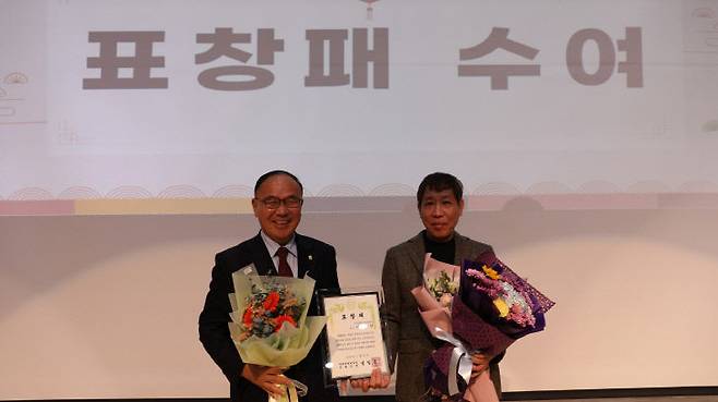 서산문화원, 2025년 지역문화학교 수료식 및 제32회 서산문화대상 시상식 모습(사진=서산문화원 제공)