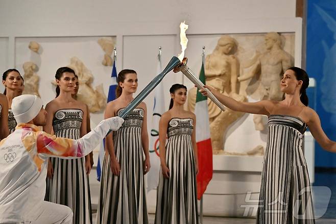 2026 밀라노·코르티나담페초 동계 올림픽 성화 채화식이 26일(현지시간) 그리스 올림피아에서 열렸다. ⓒ AFP=뉴스1