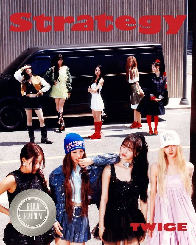 RIAA 플래티넘 인증을 획득한 트와이스. JYP엔터테인먼트