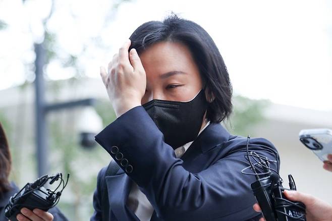 김건희 여사 최측근으로 알려진 유경옥 전 행정관이 지난 7월 서울 종로구 소재 김건희 특검팀(특별검사 민중기)에서 피의자 신분으로 조사를 받기 위해 출석하고 있다. /사진=뉴시스