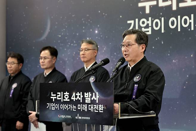 27일 윤영빈 우주항공청장이 전남 고흥 나로우주센터에서 브리핑을 열어 누리호 발사 과정에 대해 설명하고 있다. 우주항공청 제공