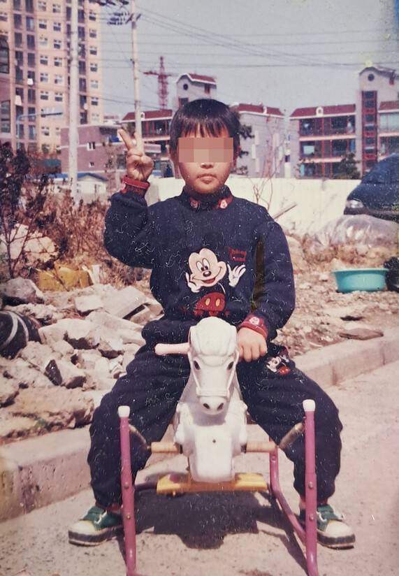 반구대병원 입원사망 피해자인 지적장애인 김도진(가명)씨의 어릴 적 사진. 유족 제공