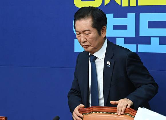 정청래 더불어민주당 대표가 24일 서울 여의도 국회에서 열린 최고위원회의에 참석하고 있다. [사진=곽영래 기자]