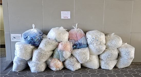 제주사대부중 학생들이 모은 플라스틱 병뚜껑