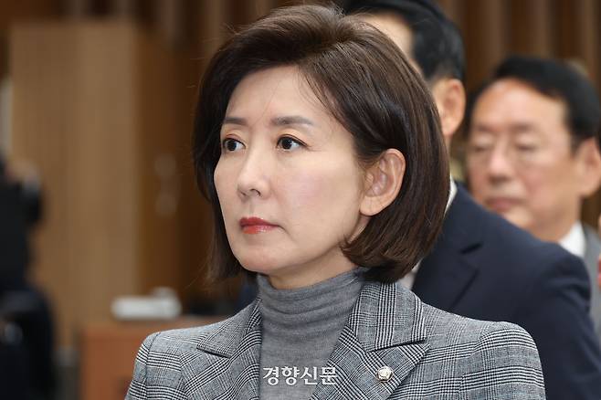 나경원 국민의힘 의원을 비롯한 정책위원회·법제사법위원회 소속 의원들이 24일 국회에서 열린 대장동 범죄수익환수 특별법 제정을 위한 긴급 토론회에 참석하고 있다. 한수빈 기자