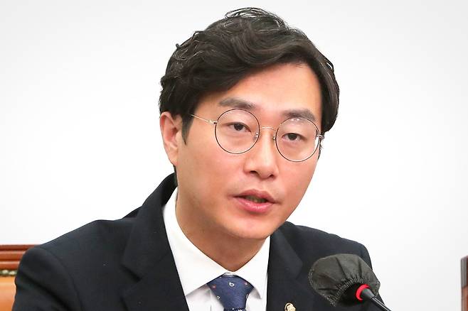 Democratic Party Rep. Jang Kyung-tae speaks during a supreme council meeting at the National Assembly in Yeouido, western Seoul, on Nov. 14. [NEWS1]