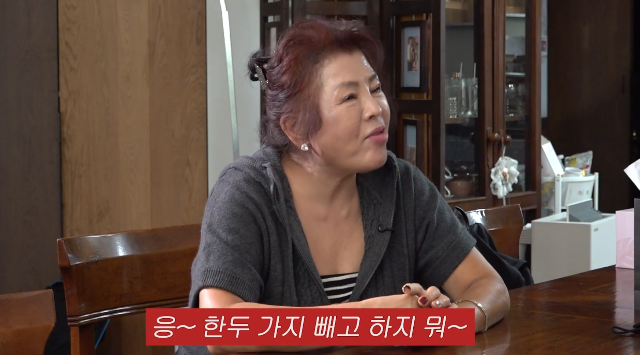 배우 이민정이 시어머니의 ‘전설의 김치 김밥’ 레시피를 배우기 위해 시댁을 찾았다가, 10살 아들 준후의 뜻밖의 ‘사업 보안’ 선언에 폭소했다.사진=유튜브 채널 ‘이민정 MJ’