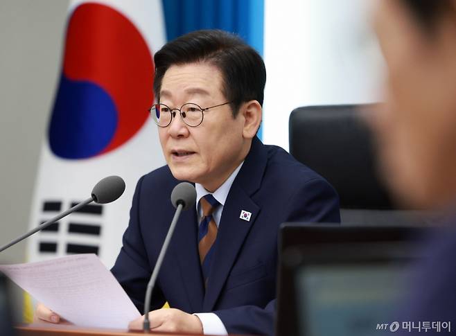 [서울=뉴시스] 고범준 기자 = 이재명 대통령이 27일 서울 용산 대통령실 청사에서 열린 수석보좌관회의에서 발언하고 있다. 2025.11.27. bjko@newsis.com /사진=고범준