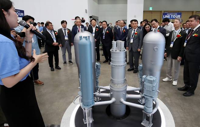 SK증권이 두산에너빌리티에 대해 2026년 원전 및 가스터빈 분야 수주가 기대된다고 27일 평가했다. 사진은 6월 대구 EXCO에서 열린 '2025 대한민국 전기산업 엑스포' 두산에너빌리티 부스에 전시된 원자로 냉각재 계통 모형. /사진=뉴스1