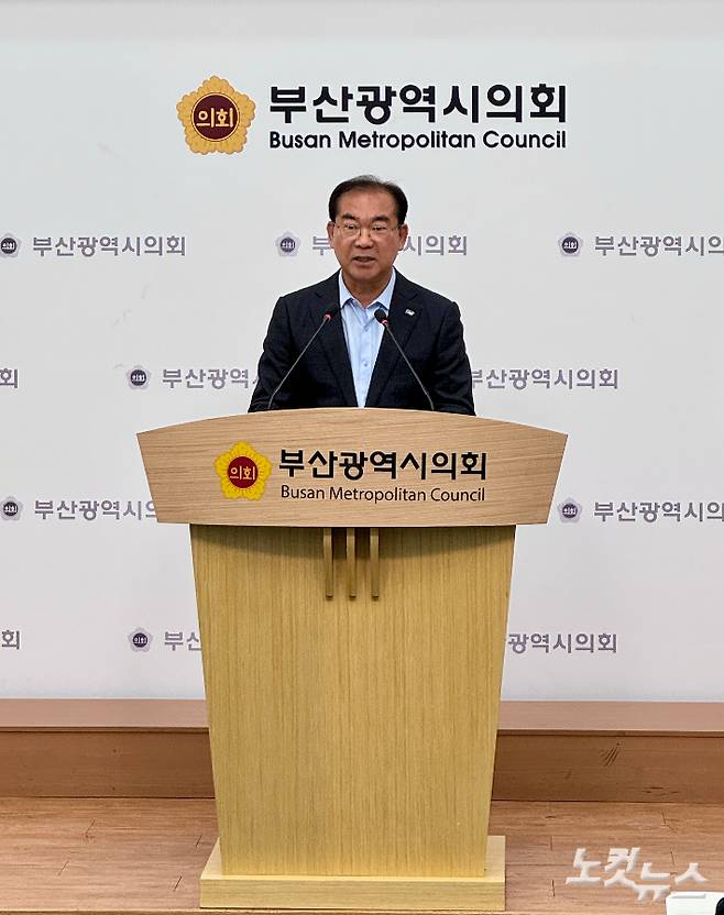 조병길 사상구청장이 무소속으로 내년 지방선거에 도전하겠다고 기자회견을 열고 있는 모습. 강민정 기자