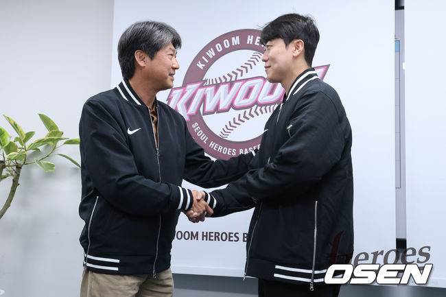 키움 히어로즈 설종진 감독과 박진형. /키움 히어로즈 제공