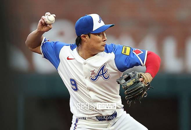 ▲ 시즌 도중 탬파베이 레이스를 떠나 애틀랜타 브레이브스 유니폼을 입은 김하성은 애틀랜타 내야를 안정시켰다는 평가를 받는다.