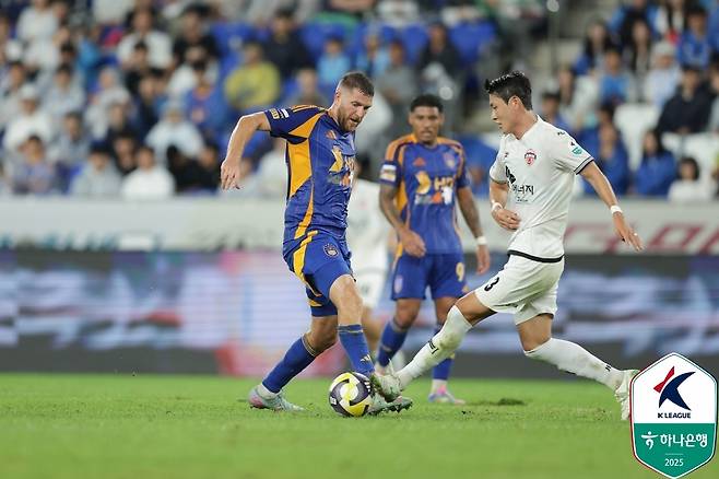 K리그1 잔류 경쟁 중인 울산 HD와 제주 SK가 최종전에서 격돌한다. (한국프로축구연맹 제공)