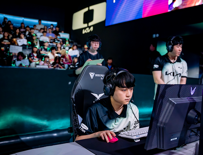 '쇼메이커' 허수와 '씨맥' 김대호 디플러스 기아 감독 ⓒLCK