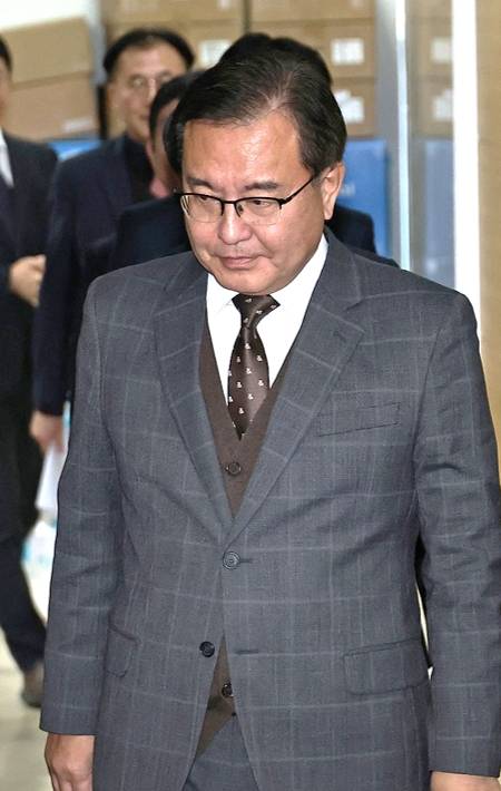 채상병 순직 사건 외압·은폐 의혹을 수사해온 이명현 순직해병 특별검사와 특검보들이 28일 서울 서초구 특검 사무실에서 최종 수사 결과 발표를 위해 입장하고 있다. 2025.11.28 [사진=연합뉴스]