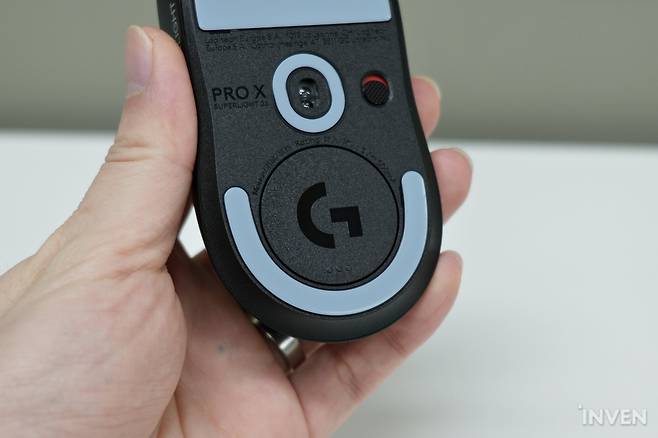 ▲ 이 개구부는 동봉되어 있는 피트로 덮여진 개구부로 교체할 수 있는데