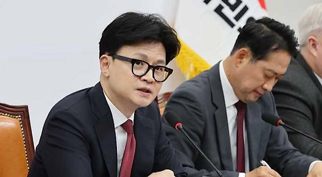 지난해 10월 7일, 당시 한동훈 당 대표가 최고위원회의에서 발언하고 있는 모습. (국민의힘)