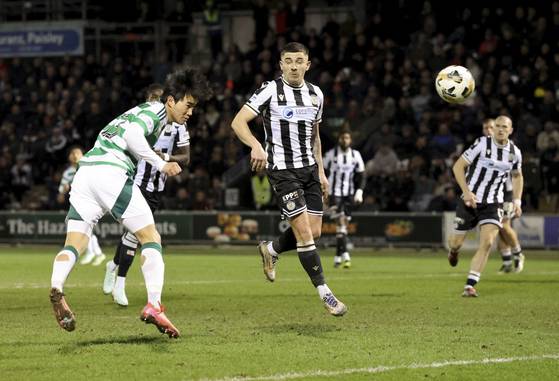 셀틱 양현준(왼쪽). AP=연합뉴스